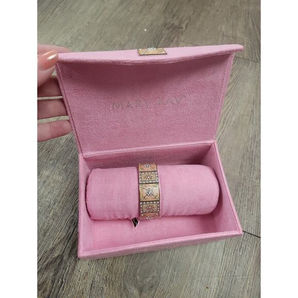 Mary Kay Jewelry - Mary Kay Pink and silver bracelet Stretch New in Velour Pink Box